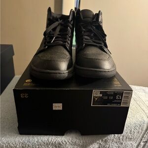 Men's Black Sneakers